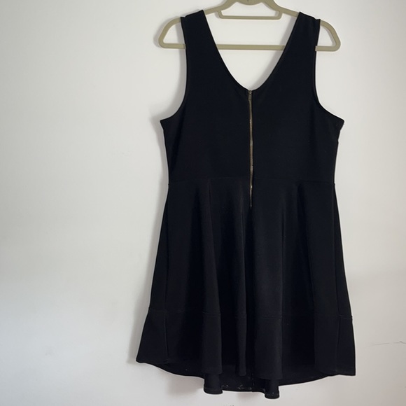 Black A-line dress - Picture 2 of 3